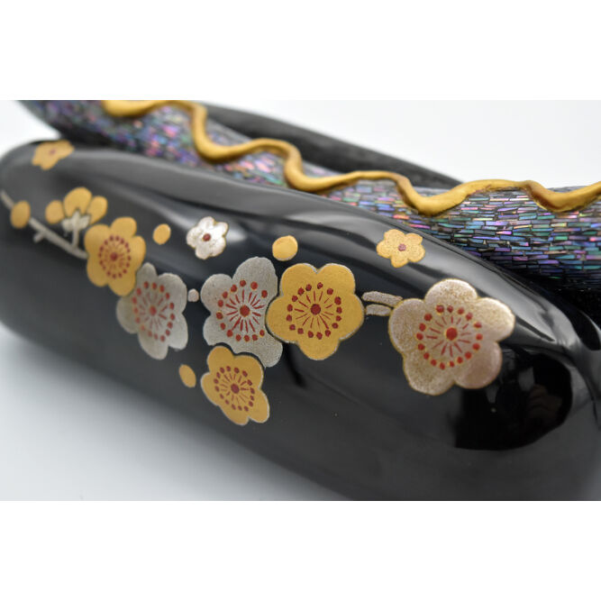 佐野暁 THE FOODS；HOTDOG 乾漆、螺鈿、金粉、錫粉 8×18×8（㎝） | CO