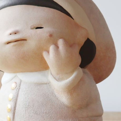 太田夏紀 「KID_white_rabbit」陶土 22.5x19x18（cm）
