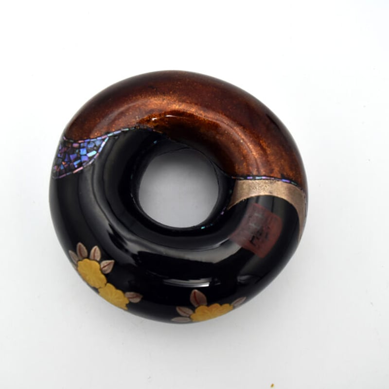 佐野 曉 THE FOODS；DONUT /木粉粘土,螺鈿,金粉,錫粉 4×9×9