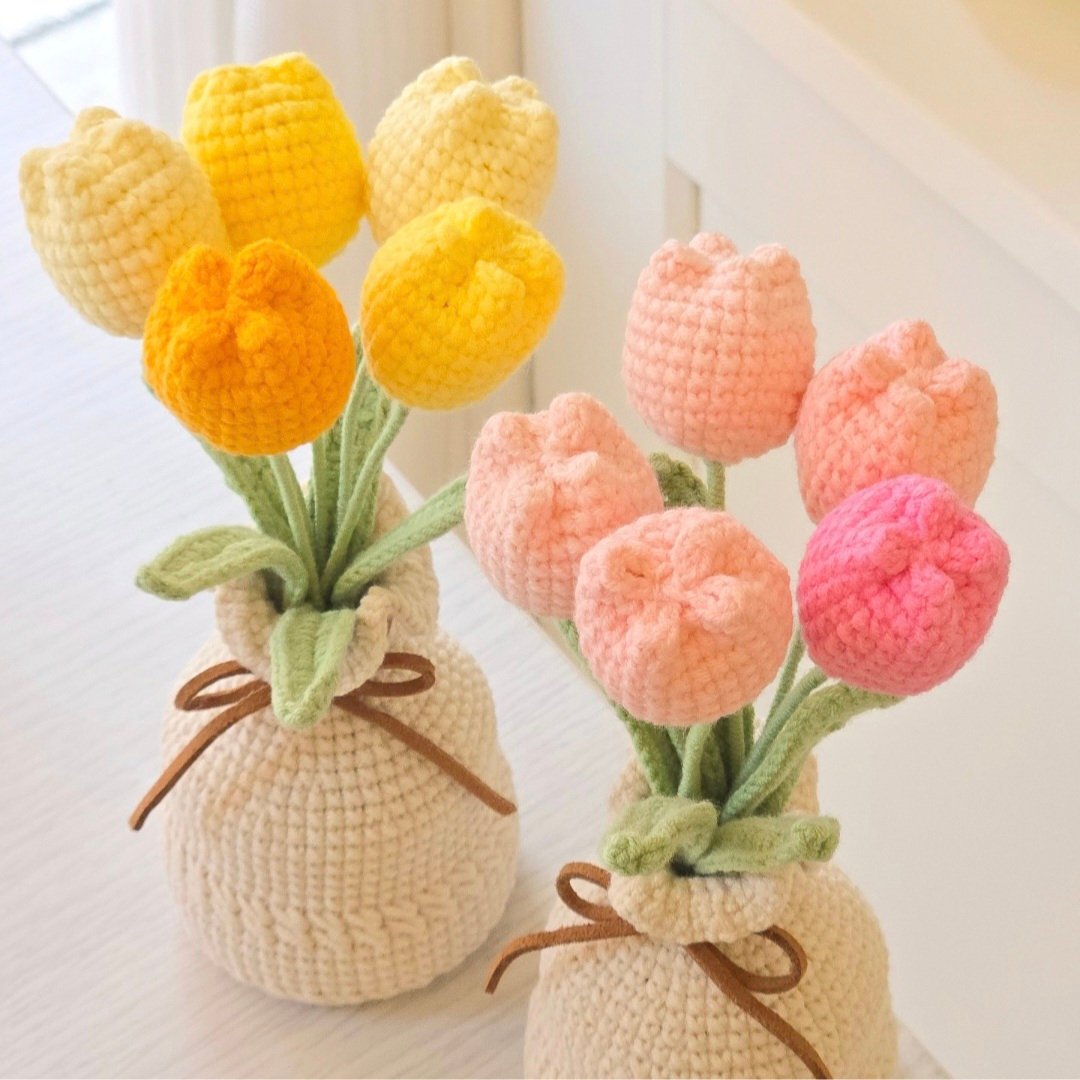 tulip pot | Somsatang