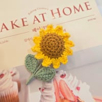 knit sun flower pin