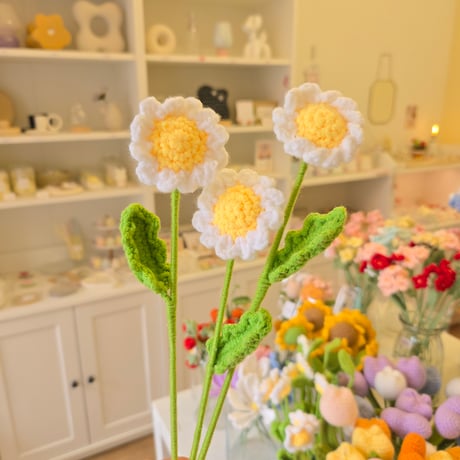 knit white flower