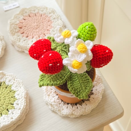 strawberry knit pot