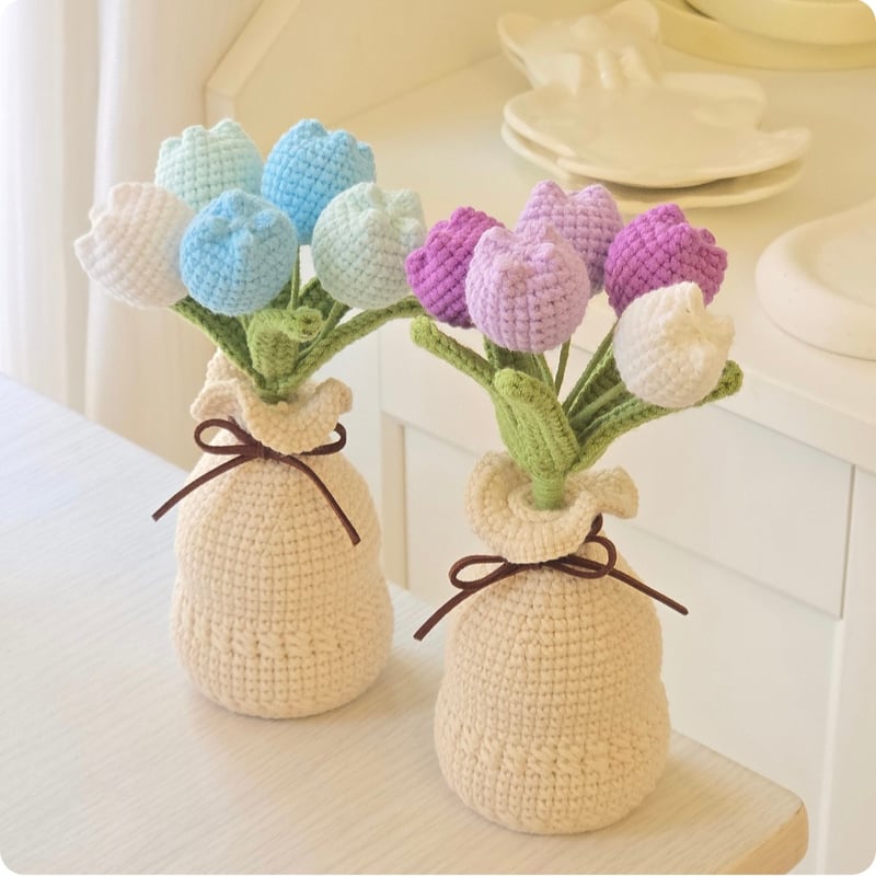 tulip pot | Somsatang