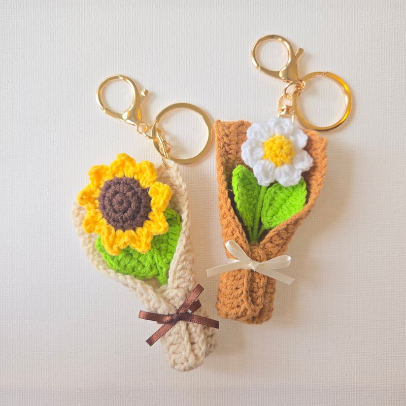 JoongDunk SUNFLOWER BRACELET キーホルダー　缶バッジ bouquet keyring | Somsatang