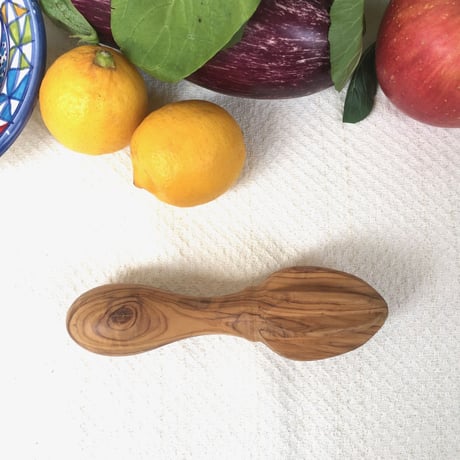 しっかり果汁が絞れます　レモンスクイーザー　オリーブの木　約22cm