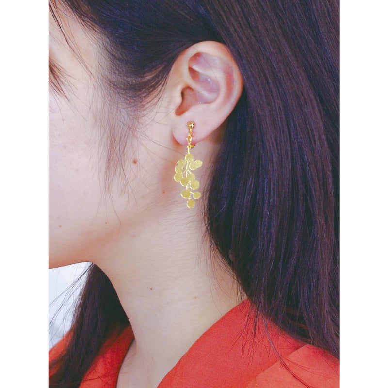 【ハンドメイド】052 アリッサムとミモザとスターチスのピアス/イヤリング ルーシー＜ミモザ＞ ピアス／イヤリング | Petit