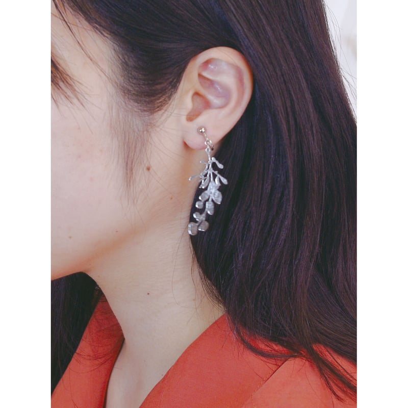 ヤドリギ 切り絵ピアス・イヤリング | nekonekodesign PAPER ARTS shop