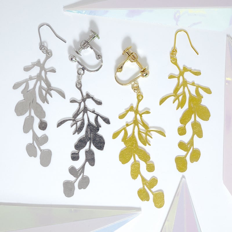 ヤドリギ 切り絵ピアス・イヤリング | nekonekodesign PAPER ARTS shop