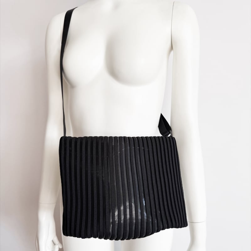 Pochette DEEP Swimming mesh, DOT Black, LINE B
