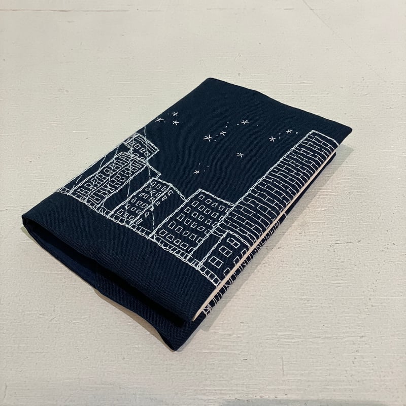 岩瀬亜里紗 刺繍ブックカバー「中央大橋」 | 甘夏書店
