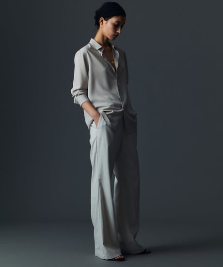 L’UNE リュンヌヘムスリットタックパンツミディアム L'UNE リュンヌヘムスリットタックパンツミディアム Tucked