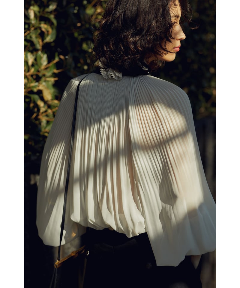 L'UNE プリーツ長袖ブラウス　黒 Pleated Frill Blouse - L'UNE - weeksdays