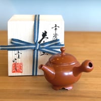 吉川雪堂 Setsudo Yoshikawa 朱泥研出し切り高台急須 木箱入　ST0795
