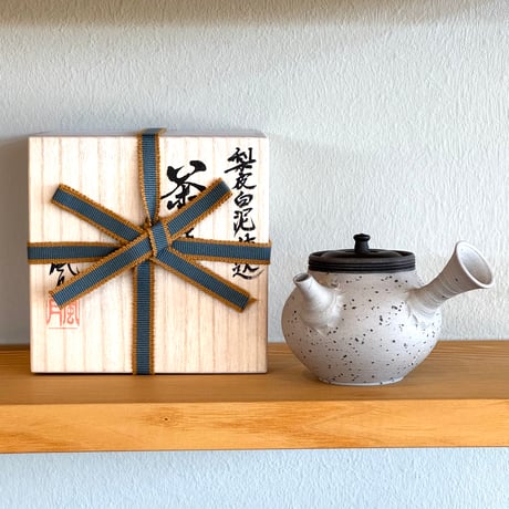 村越風月 Fugetsu Murakoshi 梨皮白泥 練込茶注 木箱入　ST1154