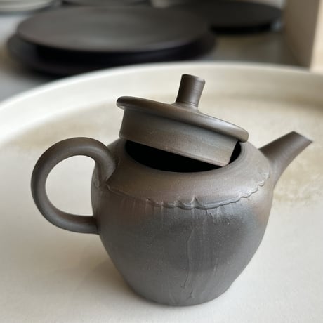 甚秋  伊藤成二  Jinshu  Seiji Ito  窯変  削ぎ 後手急須  　ST0621