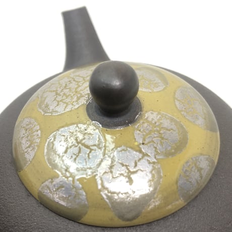 甚秋  伊藤成二  Jinshu  Seiji Ito  焼き締め 黄水玉印籠蓋 急須 　ST0375