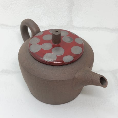 甚秋  伊藤成二  Jinshu  Seiji Ito  焼き締め 赤水玉印籠蓋 後手急須 　ST0370