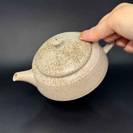 甚秋  伊藤成二  Jinshu  Seiji Ito  白 牡蠣殻掛け 後手急須 　ST0723