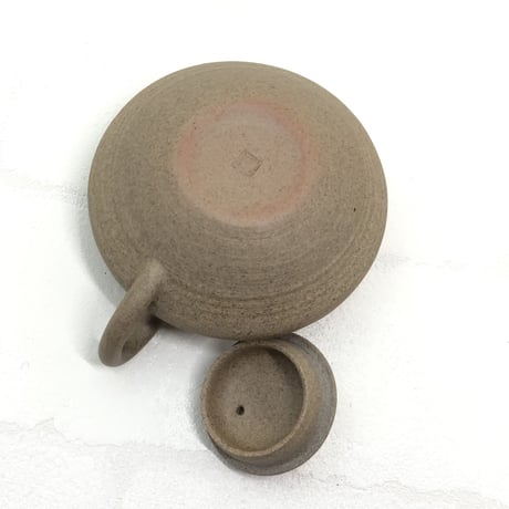 山田陶游  Toyu Yamada  焼き締め 珠型 後手急須  　ST0393