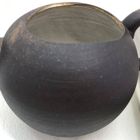 甚秋  伊藤成二  Jinshu  Seiji Ito  黒 牡蠣殻掛け 茶海 　ST0420