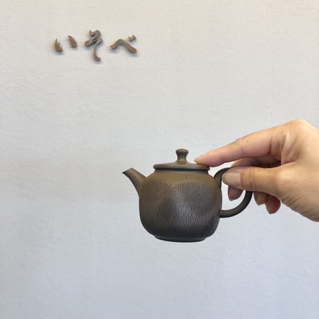 甚秋  伊藤成二  Jinshu  Seiji Ito  茶 六角 嵐絞り紋 後手急須 　ST0293