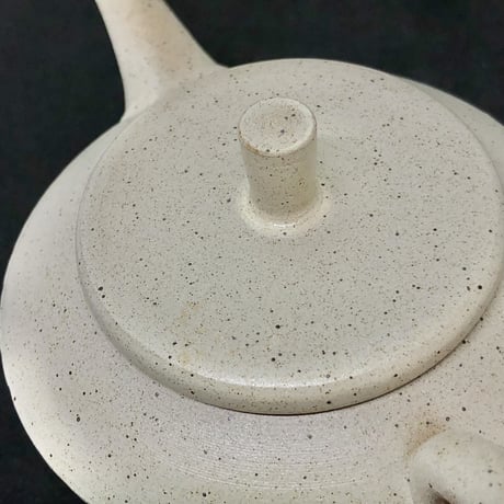 甚秋  伊藤成二  Jinshu  Seiji Ito  白 削ぎ 印籠蓋 後手急須 　ST0361