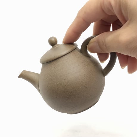 甚秋  伊藤成二  Jinshu  Seiji Ito  茶 後手急須 　ST0270