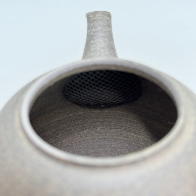 都築青峰 Seiho Tsuzuki 焼締 菊蓋 後手急須 ST0904 | TOKONAME