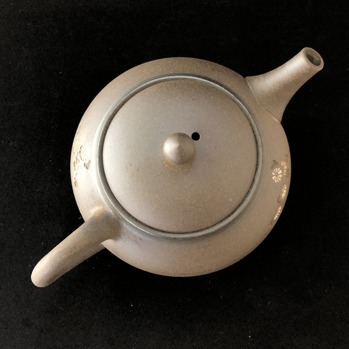 都築青峰 Seiho Tsuzuki 焼き締め 菊印花 後手急須 ST0070