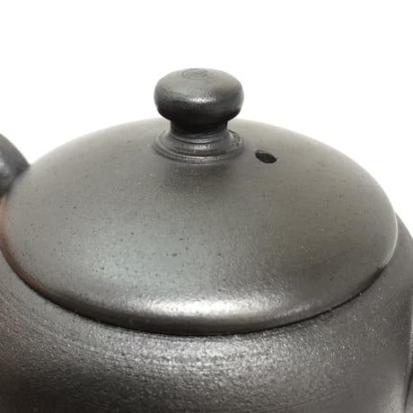甚秋  伊藤成二  Jinshu  Seiji Ito  黒 後手急須 　ST0295
