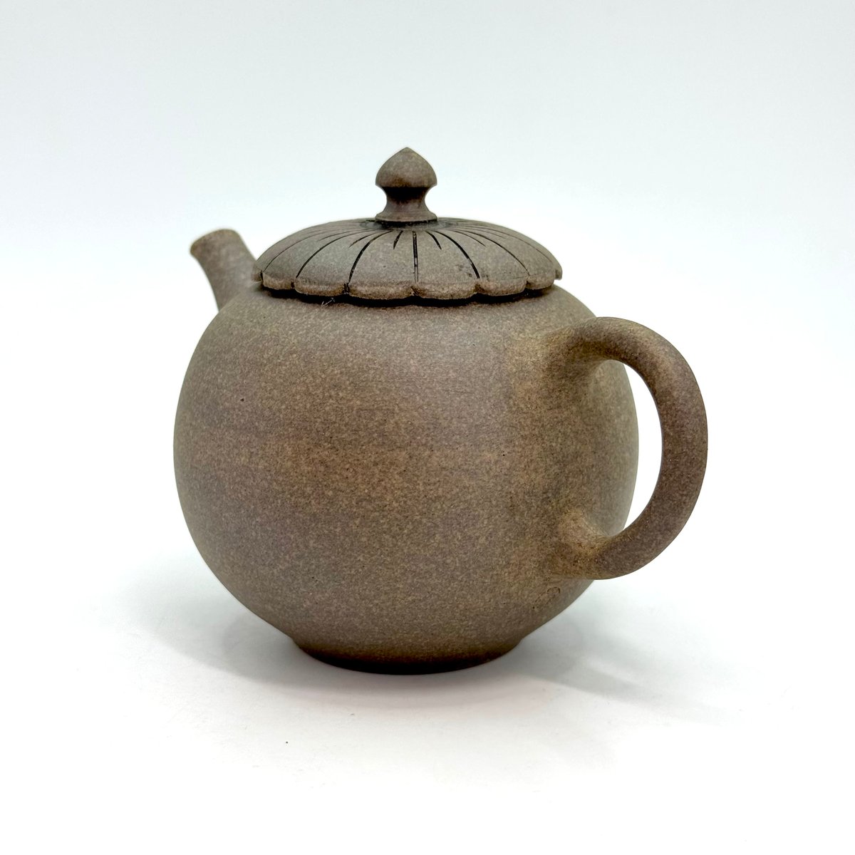 都築青峰 Seiho Tsuzuki 焼締 菊蓋 後手急須 ST0904 | TOKONAME