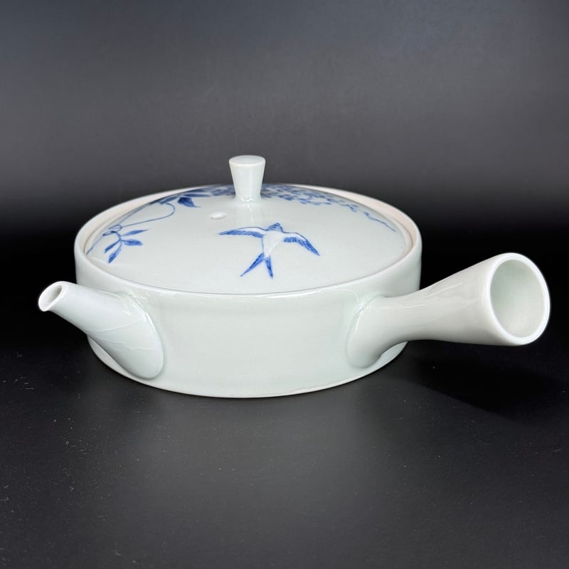 前川妙子 Taeko Maekawa 染付 藤燕 平急須 ST0742 | TOKONAME