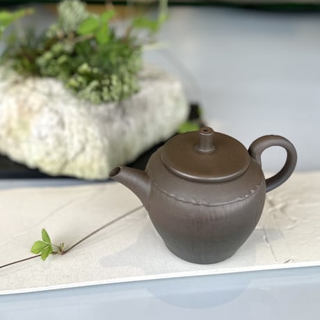甚秋  伊藤成二  Jinshu  Seiji Ito  窯変  削ぎ 後手急須  　ST0621