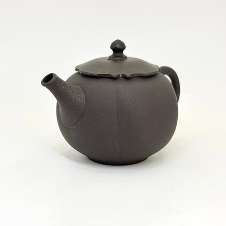 都築青峰 Seiho Tsuzuki 黒 柿型印籠蓋 後手急須　ST1065