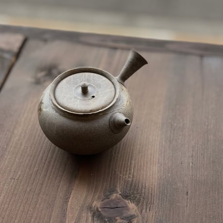 小俣冠丞 Kanjo Omata  焼締藻掛茶注（丸型）　ST1048