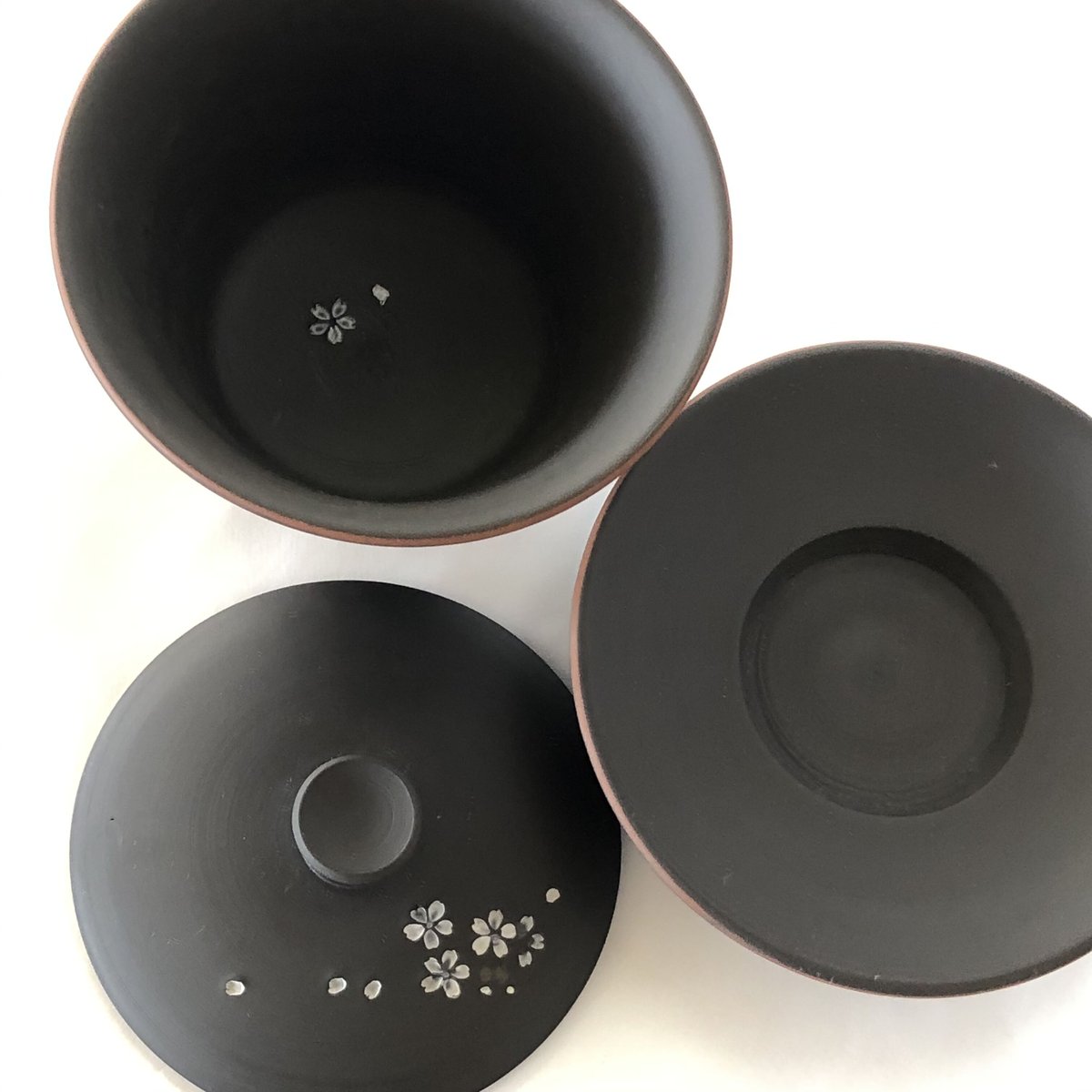 蒔絵印籠 極上根付 蓋無木箱付 59g 東Y7-0613⭐︎2Fトヒチ 都築青峰 Seiho Tsuzuki 黒 桜印花 蓋碗 皿付 ST0058 | TOKONAM