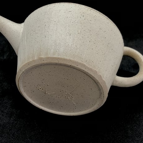 甚秋  伊藤成二  Jinshu  Seiji Ito  白 削ぎ 印籠蓋 後手急須 　ST0361