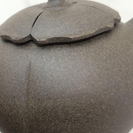 都築青峰 Seiho Tsuzuki 焼き締め  柿型印籠蓋 後手急須　ST0379