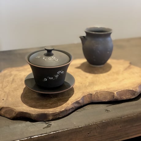 都築青峰 Seiho Tsuzuki 黒 菊印花 蓋碗 皿付　ST0320