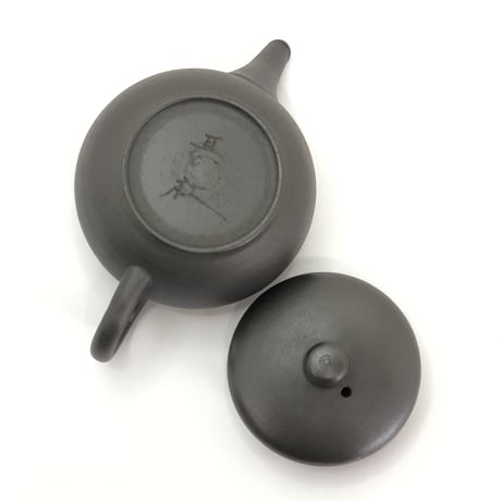 甚秋  伊藤成二  Jinshu  Seiji Ito  黒 後手急須 　ST0295