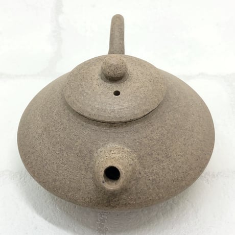 山田陶游  Toyu Yamada  焼き締め 珠型 後手急須  　ST0393