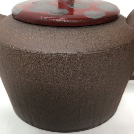 甚秋  伊藤成二  Jinshu  Seiji Ito  焼き締め 赤水玉印籠蓋 後手急須 　ST0370