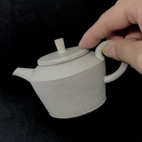 甚秋  伊藤成二  Jinshu  Seiji Ito  白 削ぎ 印籠蓋 後手急須 　ST0361