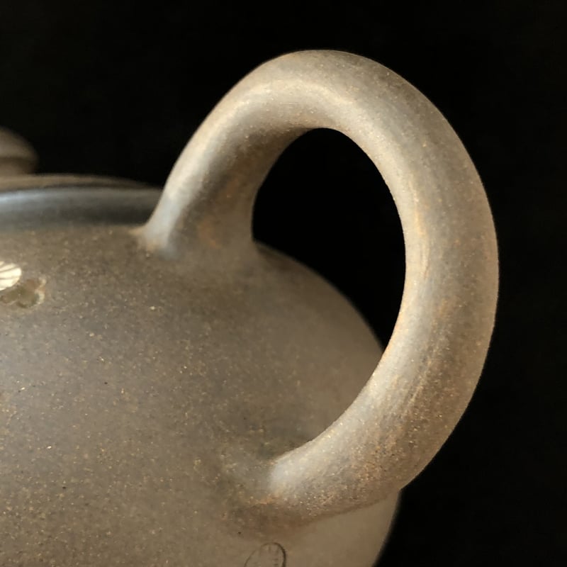 都築青峰 Seiho Tsuzuki 焼き締め 菊印花 後手急須 ST0070 | TOKON