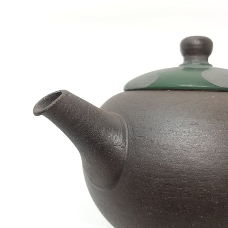 甚秋  伊藤成二  Jinshu  Seiji Ito  焼き締め 緑水玉印籠蓋 後手急須 　ST0360