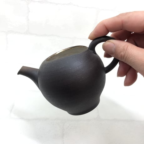 甚秋  伊藤成二  Jinshu  Seiji Ito  黒 牡蠣殻掛け 茶海 　ST0420