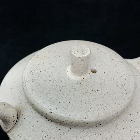 甚秋  伊藤成二  Jinshu  Seiji Ito  白 削ぎ 印籠蓋 後手急須 　ST0361