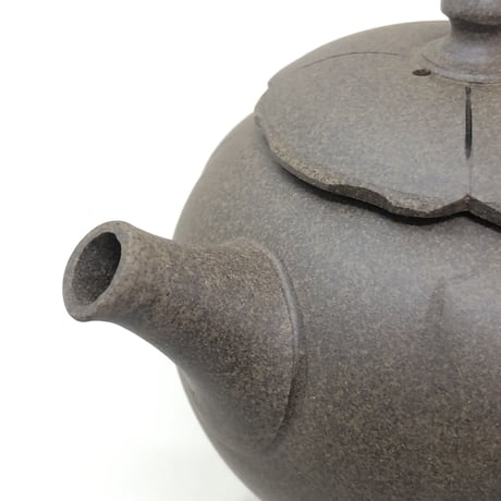 都築青峰 Seiho Tsuzuki 焼き締め  柿型印籠蓋 後手急須　ST0379