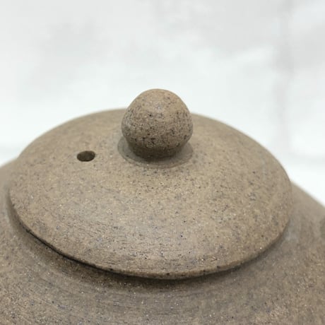 山田陶游  Toyu Yamada  焼き締め 珠型 後手急須  　ST0393